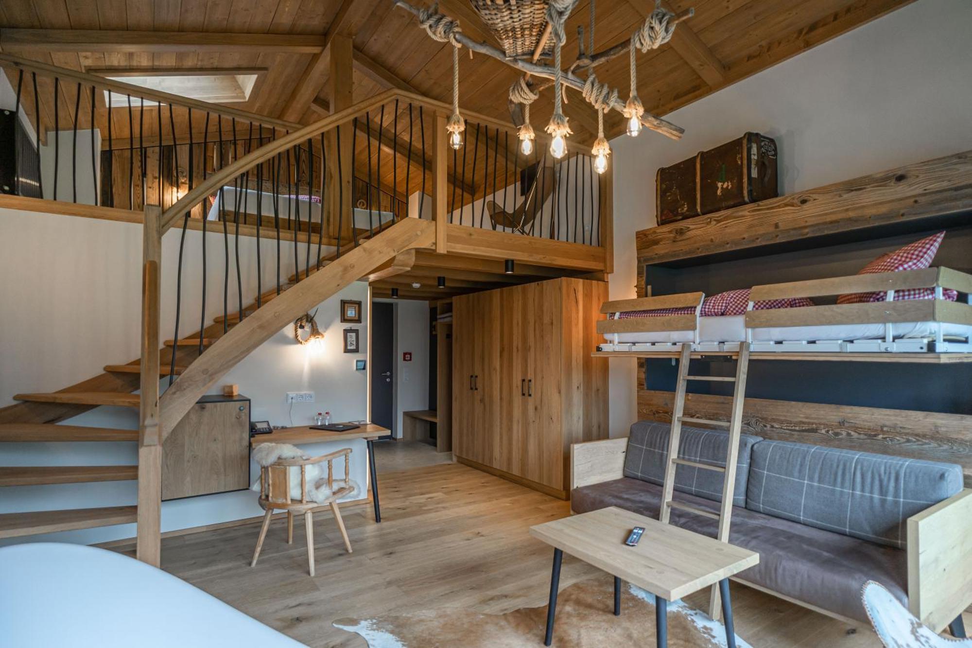 Hotel Landhaus Tirolerherz Sankt Ulrich am Pillersee Oda fotoğraf